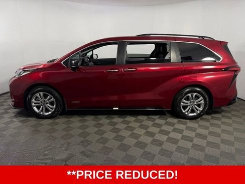 Used 2021 Toyota Sienna XSE w/ XSE Plus Package AWD/4WD image 2