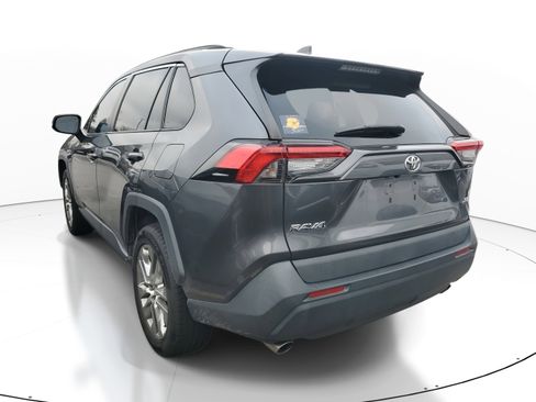 Used 2020 Toyota RAV4 XLE Premium image 8