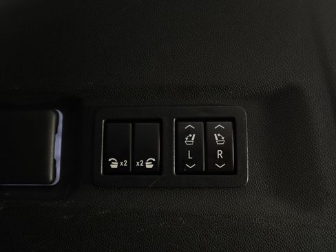 Used 2021 GMC Yukon XL Denali w/ Denali Ultimate Package image 12