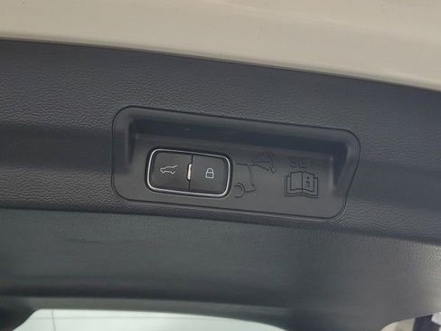 Certified 2023 Ford Explorer XLT image 13