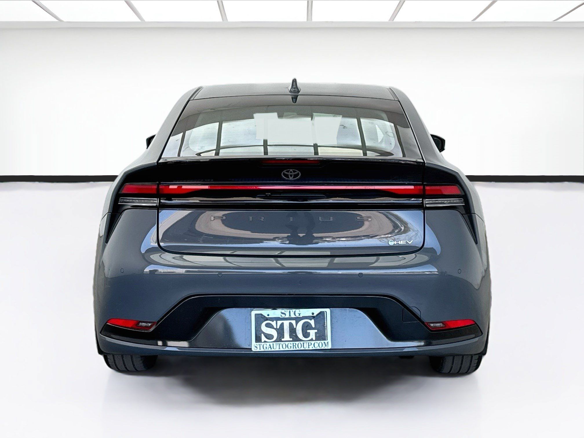 Used 2025 Toyota Prius XLE FWD image 5