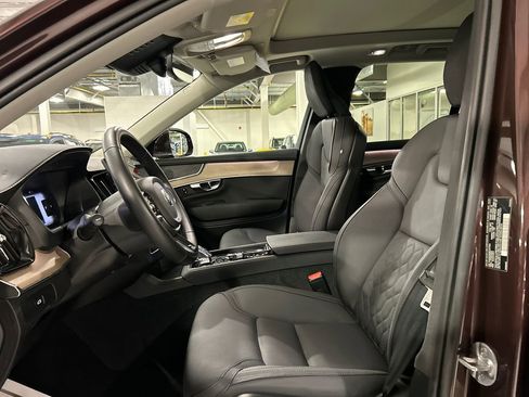 Used 2025 Volvo XC90 B6 Core w/ Climate Package AWD/4WD image 11