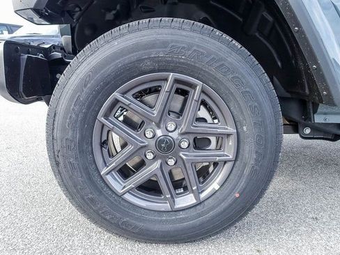 New 2025 Jeep Gladiator Sport AWD/4WD image 27