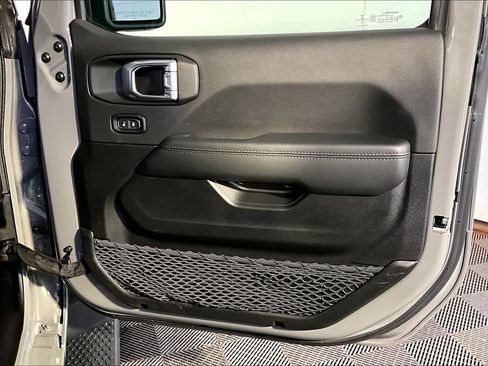 Used 2022 Jeep Wrangler Unlimited Sahara image 22