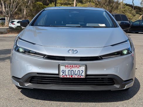 Used 2024 Toyota Prius LE FWD image 11