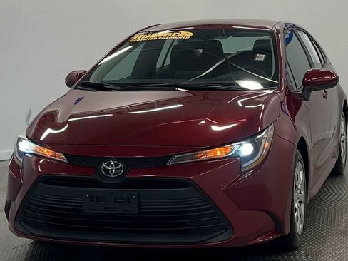 Used 2025 Toyota Corolla LE FWD image 3