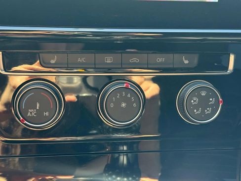 Used 2021 Volkswagen GTI SE image 18