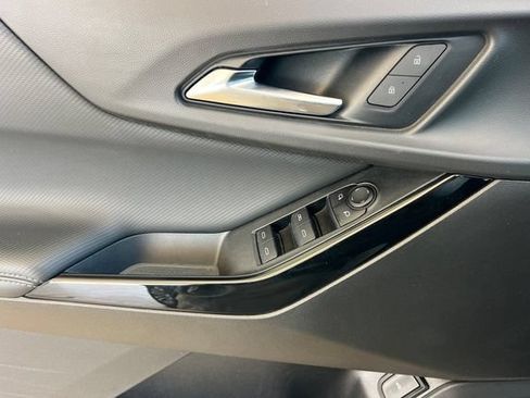 Used 2025 Chevrolet Equinox LT w/ Convenience Package II FWD image 11