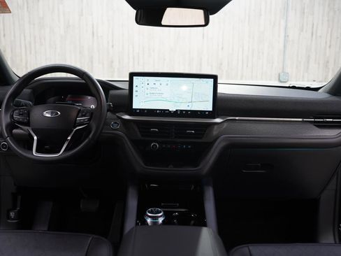 Used 2025 Ford Explorer Platinum RWD image 17