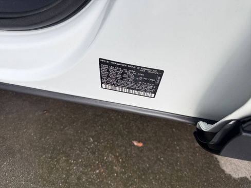 Used 2024 Volkswagen Atlas SE image 32