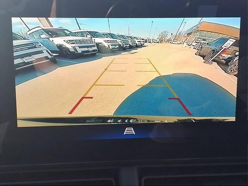 Used 2025 Chevrolet Trax LT w/ LT Convenience Package image 18