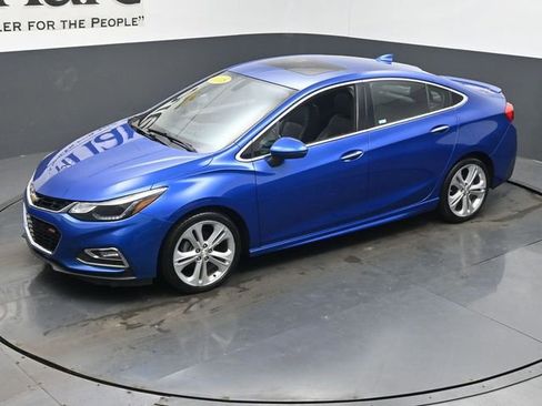 Used 2018 Chevrolet Cruze Premier FWD image 41