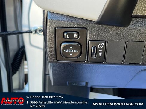 Used 2018 Toyota Corolla LE image 21