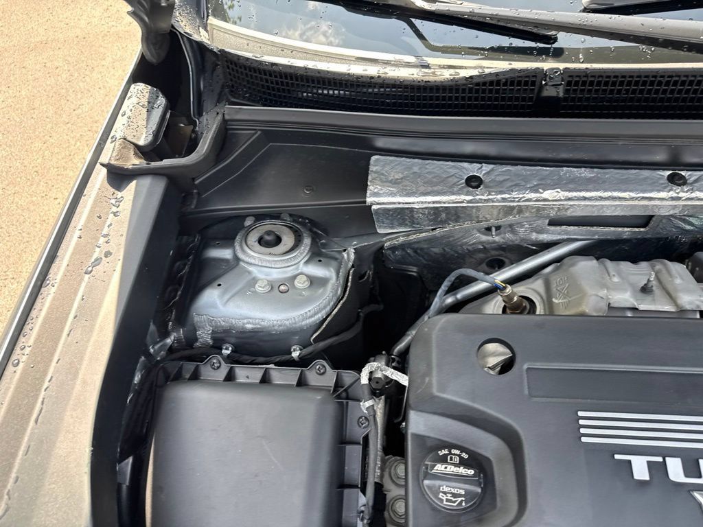 Used 2024 Cadillac XT4 Luxury w/ Cold Weather Package FWD image 28