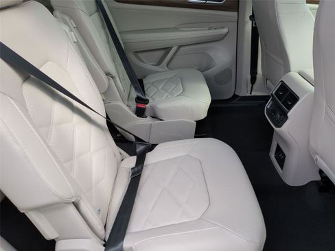New 2026 Volkswagen Atlas SE image 18
