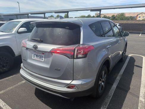 Used 2018 Toyota RAV4 XLE w/ Carpet Mat Package FWD image 6