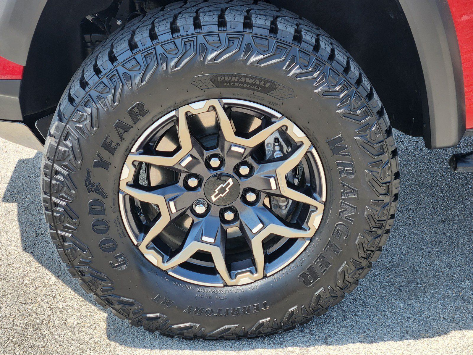 Used 2025 Chevrolet Colorado ZR2 w/ Technology Package AWD/4WD image 31