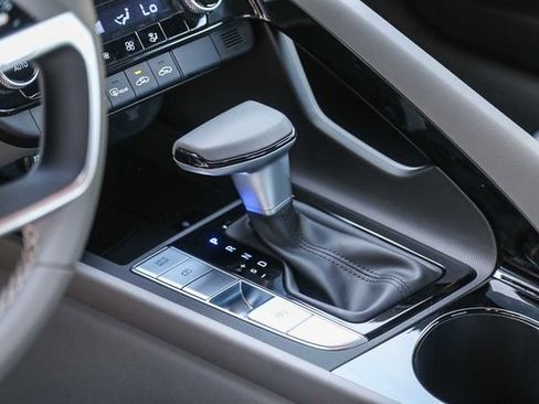 New 2025 Hyundai Elantra SEL FWD image 22