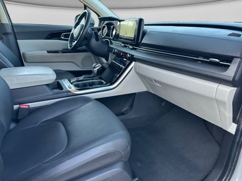 Used 2022 Kia Carnival SX FWD image 16