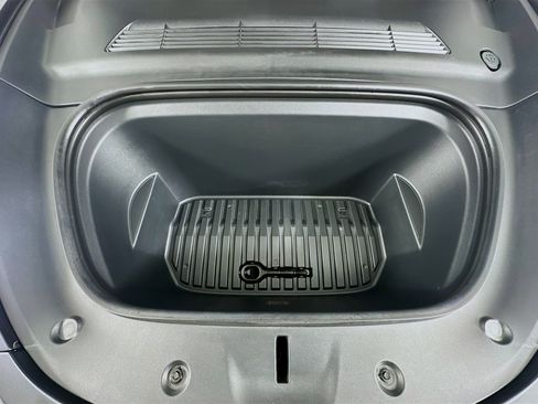 Used 2021 Tesla Model Y Long Range image 32