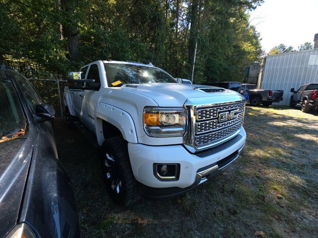Used 2019 GMC Sierra 2500 Denali w/ Duramax Plus Package AWD/4WD image 9