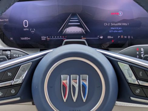 Used 2025 Buick Enclave Avenir w/ Super Cruise Package image 29