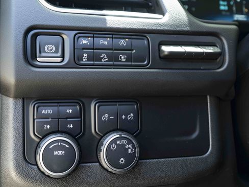 Used 2023 Chevrolet Tahoe Premier AWD/4WD image 38