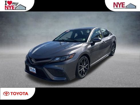 Used 2024 Toyota Camry SE w/ Cold Weather Package AWD/4WD image 1