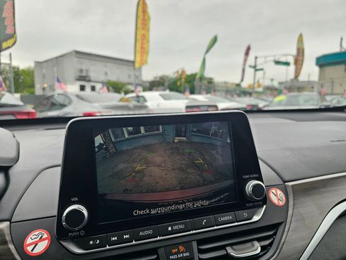 Used 2025 Nissan Altima 2.5 SV FWD image 25