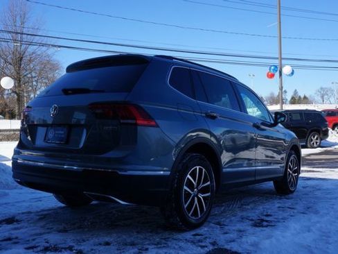 Certified 2021 Volkswagen Tiguan SE w/ Panoramic Sunroof Package image 9