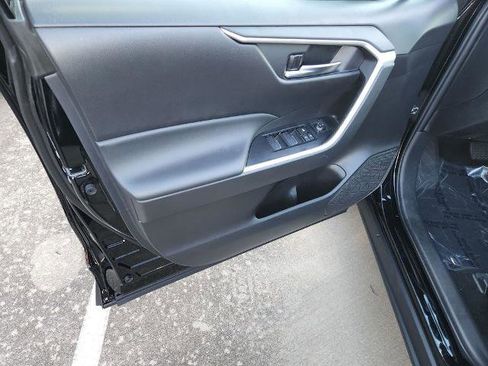 Used 2025 Toyota RAV4 XLE image 28