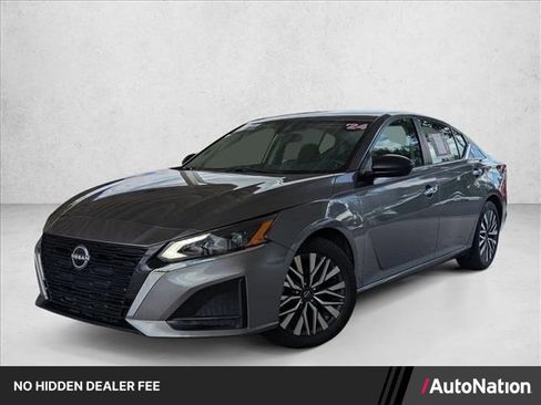 Used 2024 Nissan Altima 2.5 SV FWD image 1