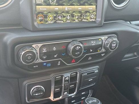 Used 2023 Jeep Wrangler Unlimited Sahara w/ Cold Weather Group AWD/4WD image 34