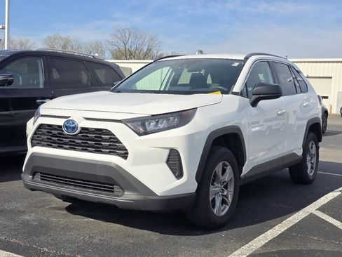 Used 2022 Toyota RAV4 LE image 3