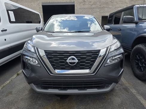 Used 2023 Nissan Rogue SV image 2