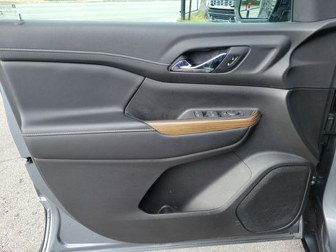 Used 2020 GMC Acadia SLE image 22