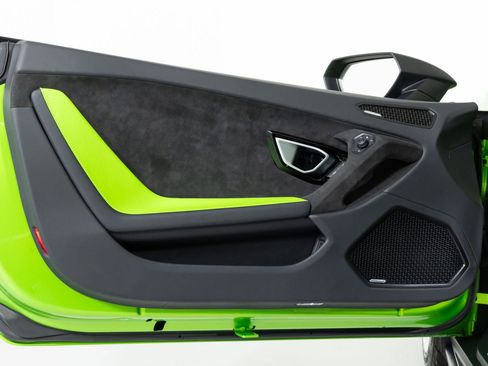 Used 2024 Lamborghini Huracan Sterrato image 21