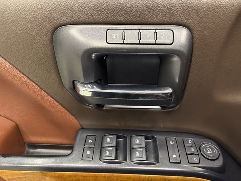Used 2018 Chevrolet Silverado 1500 High Country image 17