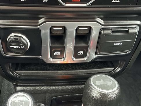 Used 2022 Jeep Wrangler Sport AWD/4WD image 30