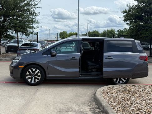 Used 2025 Honda Odyssey EX-L image 3