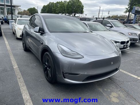 Used 2025 Tesla Model Y Long Range image 4