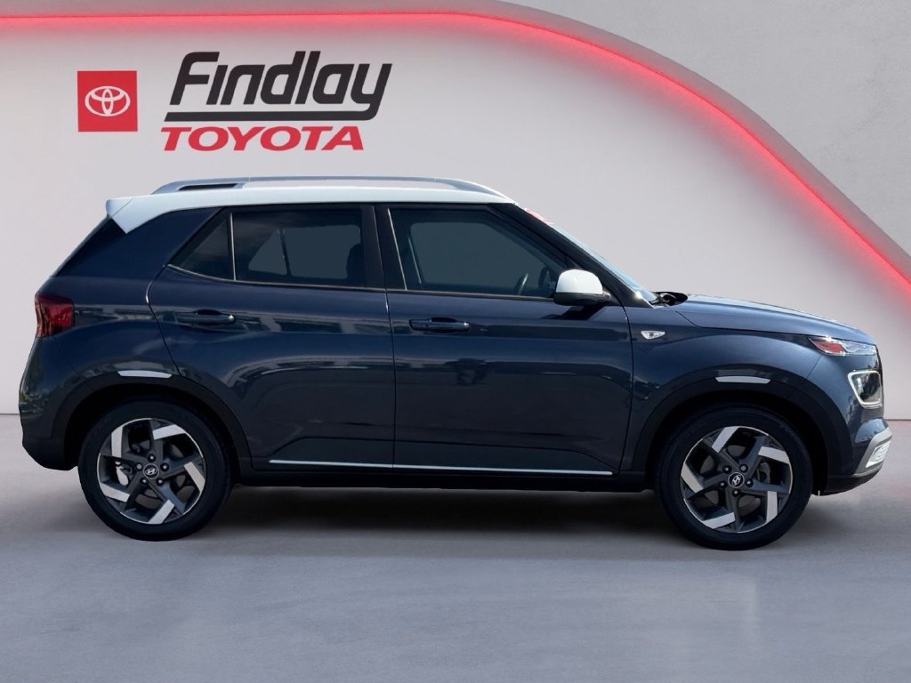 Used 2022 Hyundai Venue Limited FWD image 11