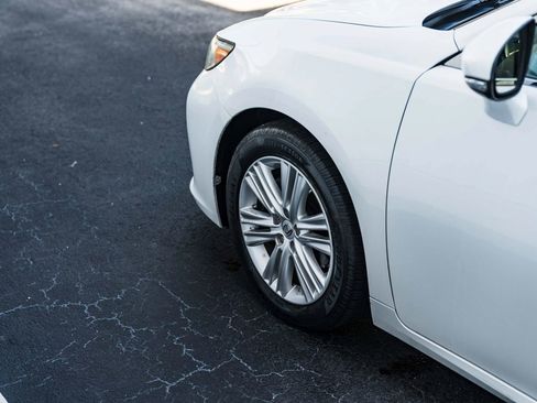 Used 2014 Lexus ES 350 w/ Premium Package FWD image 11