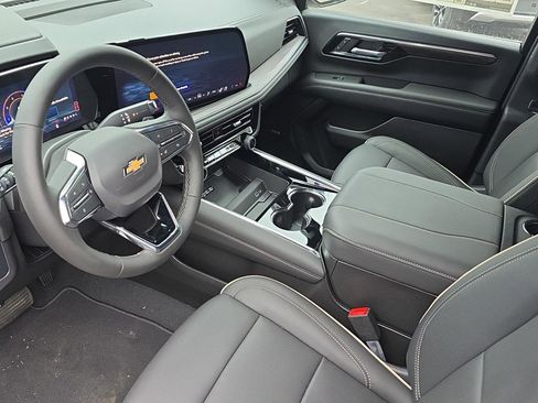 New 2025 Chevrolet Suburban Premier image 14