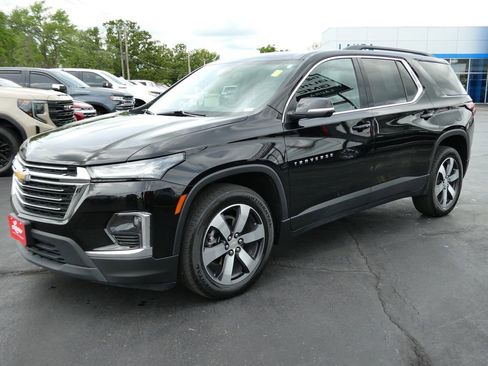 Used 2023 Chevrolet Traverse LT w/ LT Premium Package AWD/4WD image 9