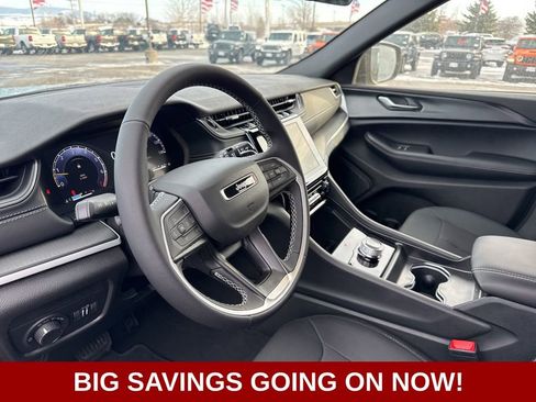 New 2025 Jeep Grand Cherokee Laredo image 22