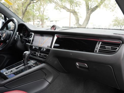 Used 2024 Porsche Macan GTS image 25