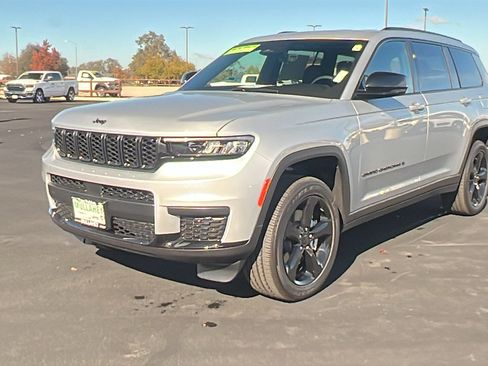 New 2025 Jeep Grand Cherokee L Laredo image 7