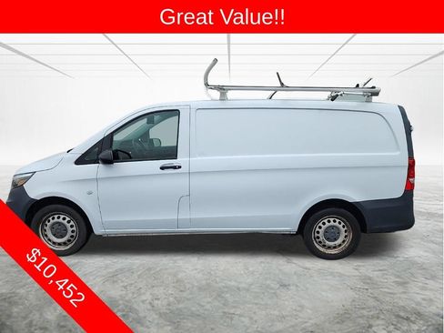 Used 2017 Mercedes-Benz Metris image 2