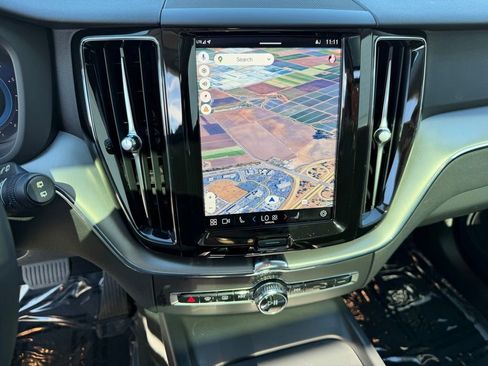 Used 2024 Volvo XC60 B5 Core image 24